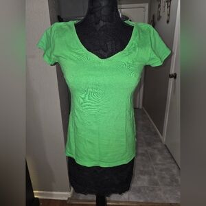 Chic Green V-Neck Short Sleeve Tee